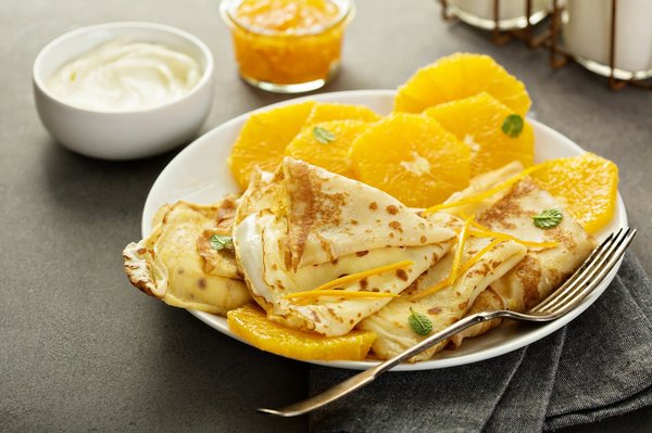 Comment faire des crêpes Suzette avec une sauce à l'orange flambée?