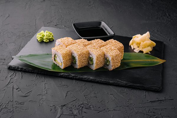 Comment préparer des sushis maison avec du poisson frais et des légumes?